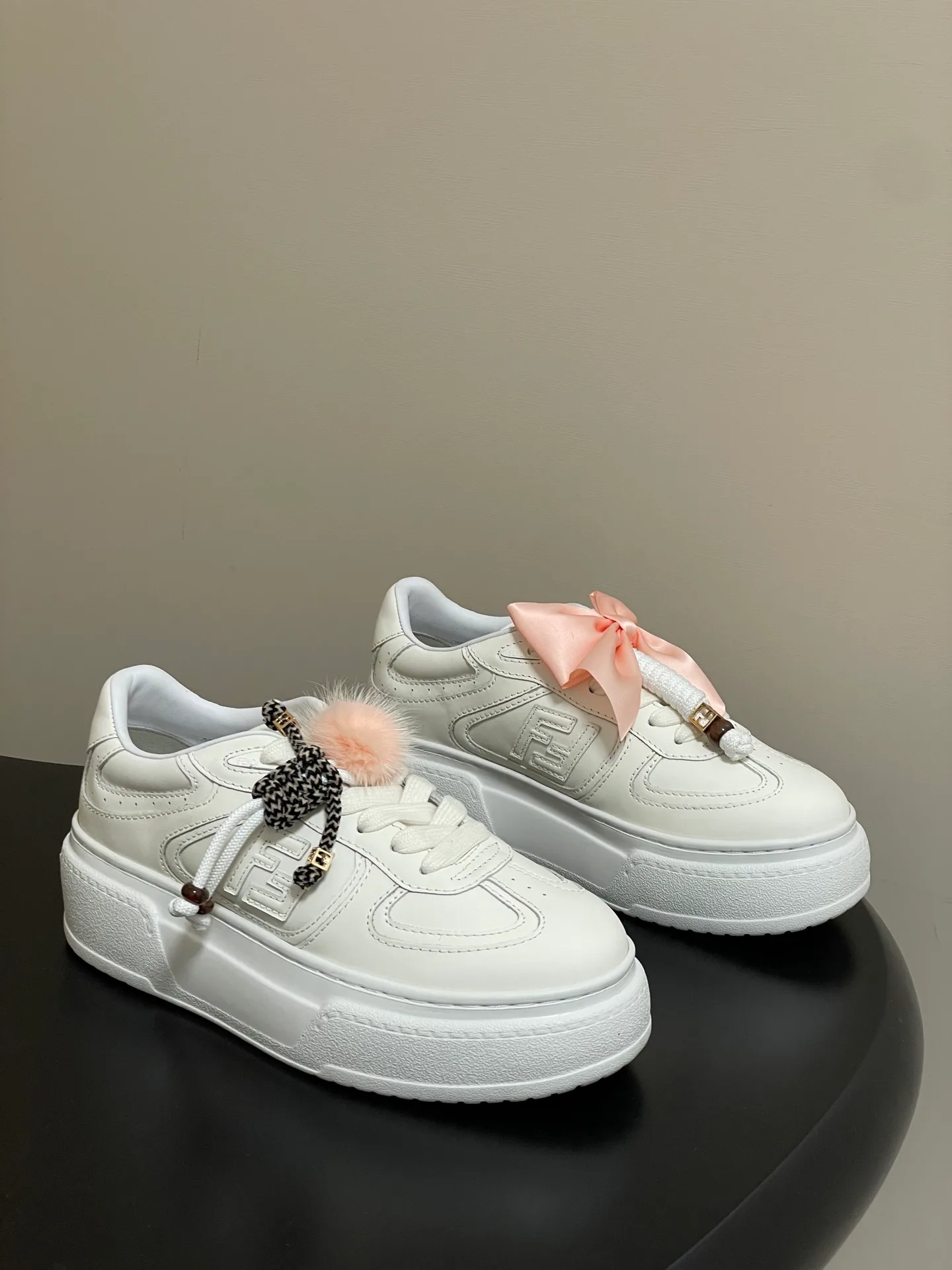 Women's Sneakers FENDI 18534374