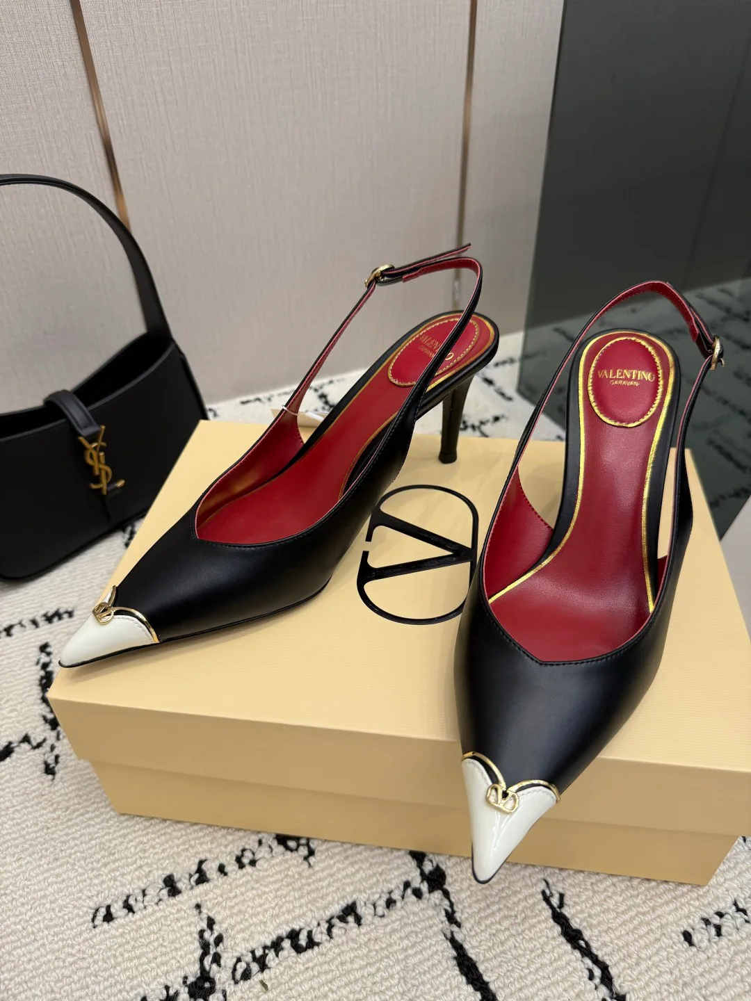 Women's Heels VALENTINO 17937579
