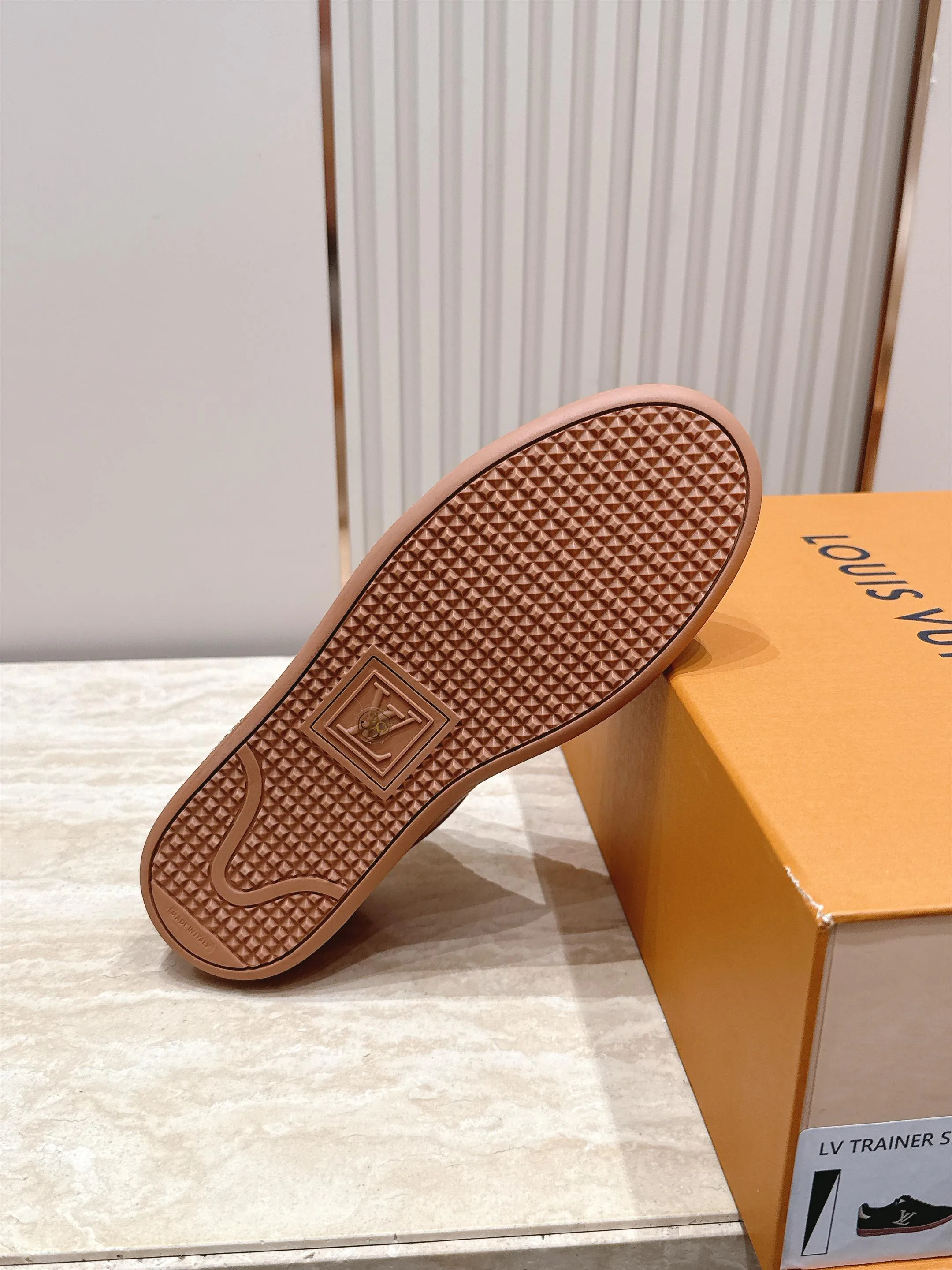 Women's Sneakers LOUIS VUITTON 18492489