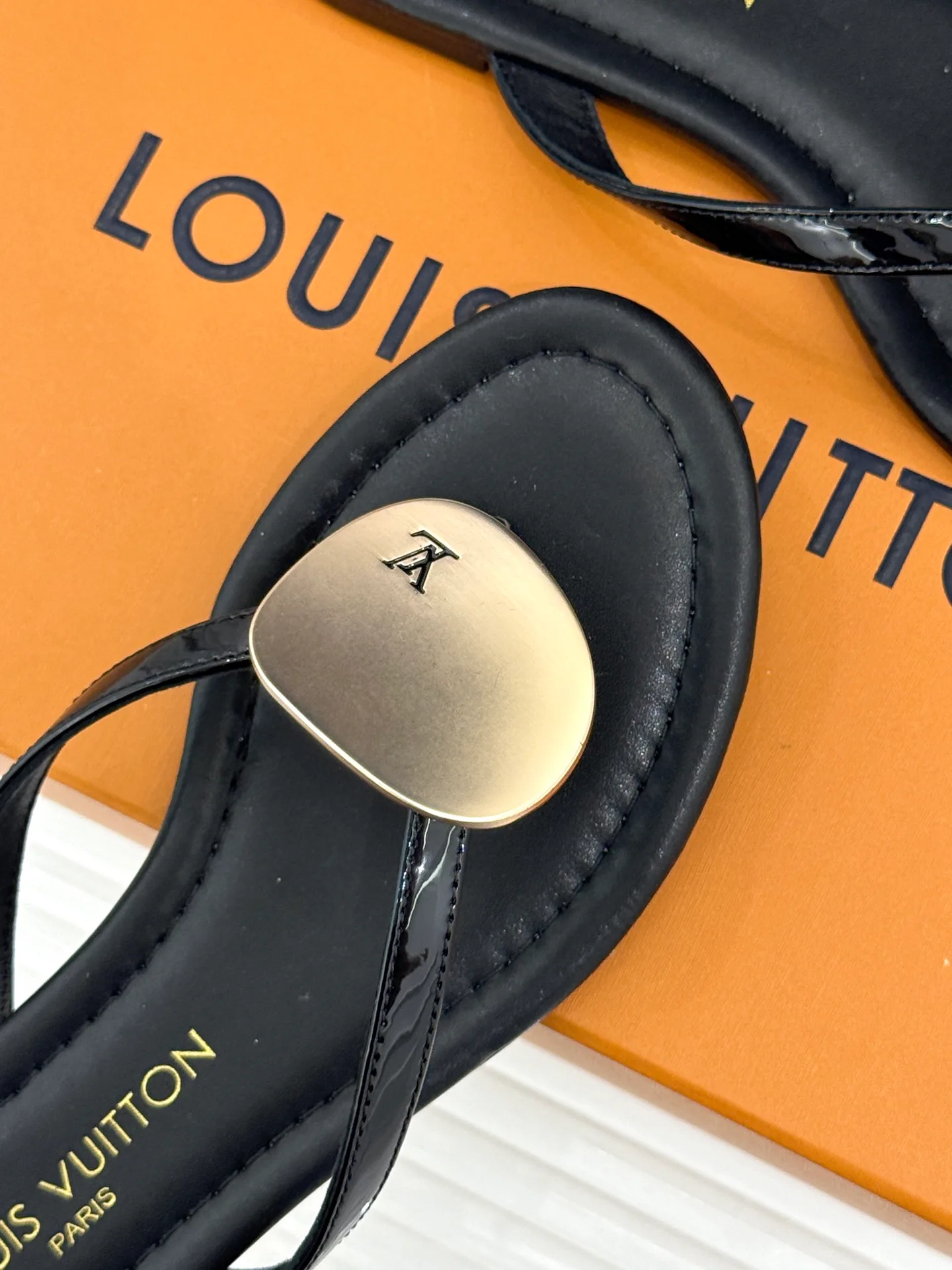 Women's Flip-Flops LOUIS VUITTON 17596991