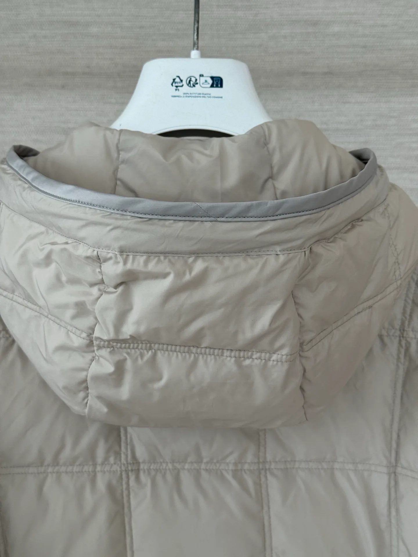 Women's Jackets And Down Jackets MONCLER 18491946