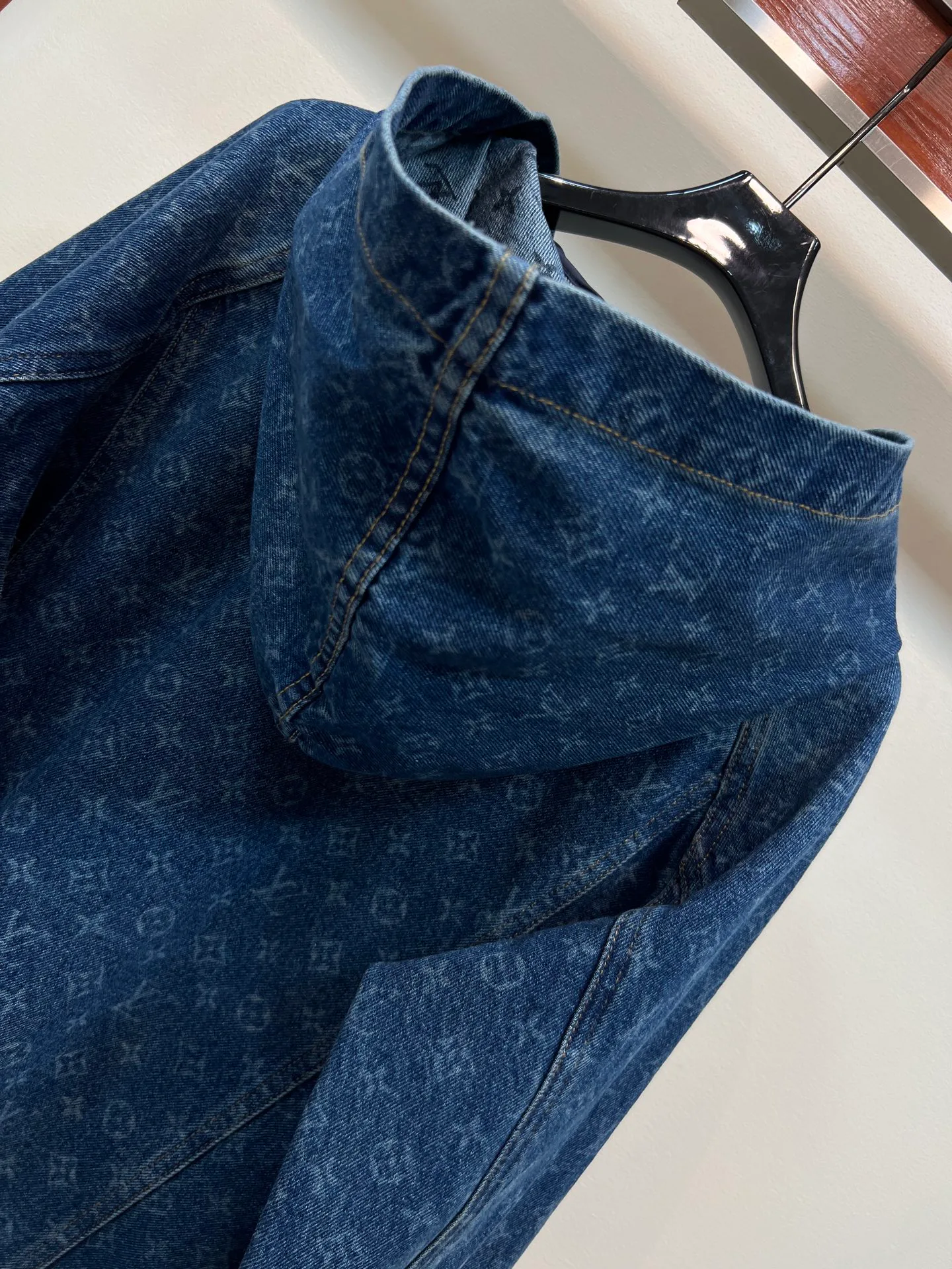 Women's Jackets And Down Jackets LOUIS VUITTON 18408127