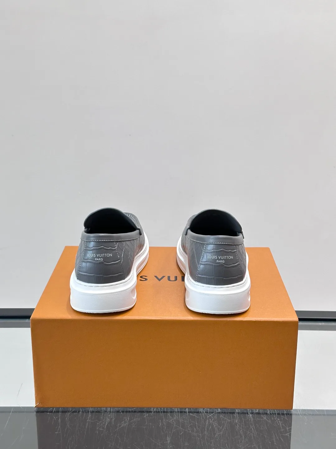 Men's Loafers And Dress Shoes LOUIS VUITTON 17806104