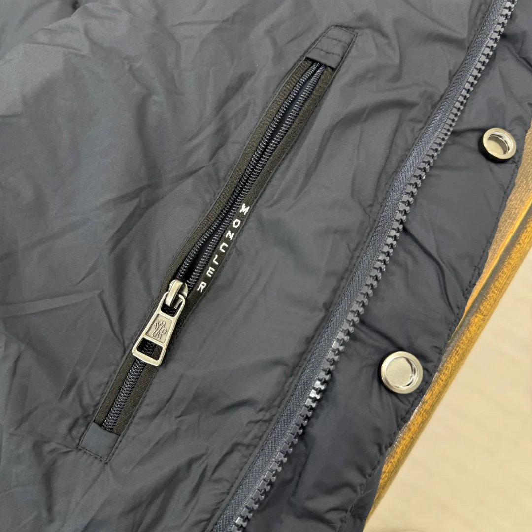 Men's Jackets And Down Jackets MONCLER 17827407