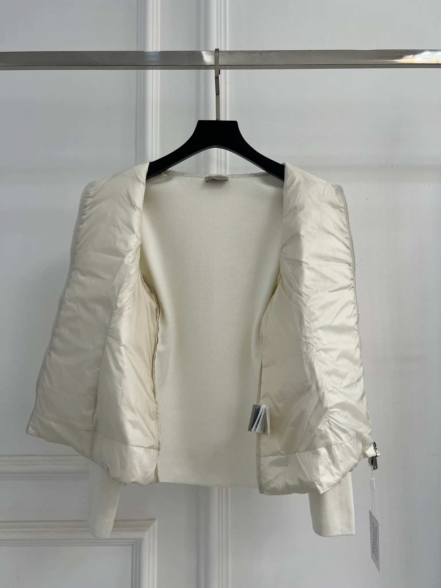 Women's Jackets And Down Jackets MONCLER 18416267