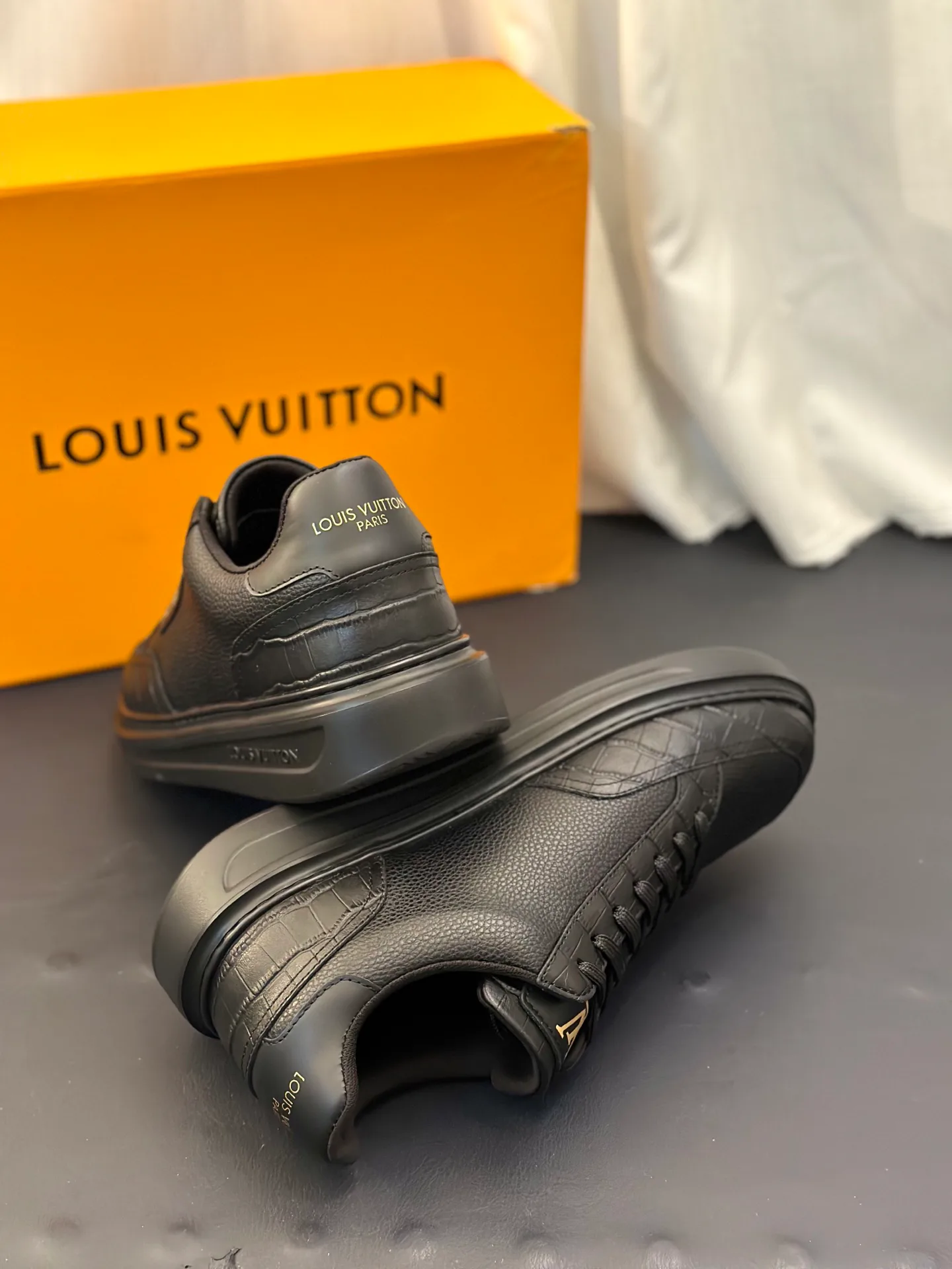Кроссовки Мужские Louis Vuitton 18586717