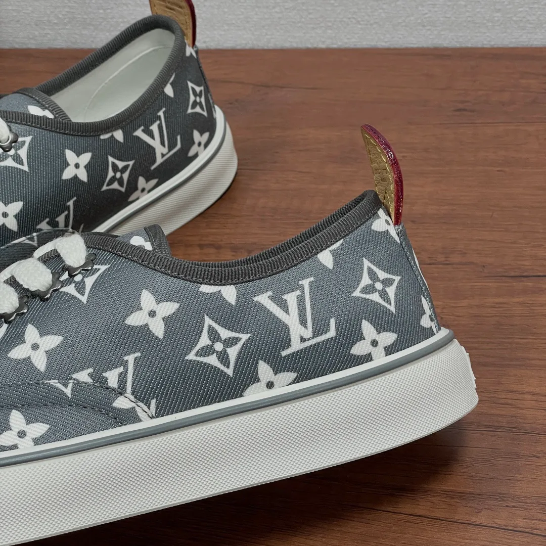 Кроссовки Мужские Louis Vuitton 18626470