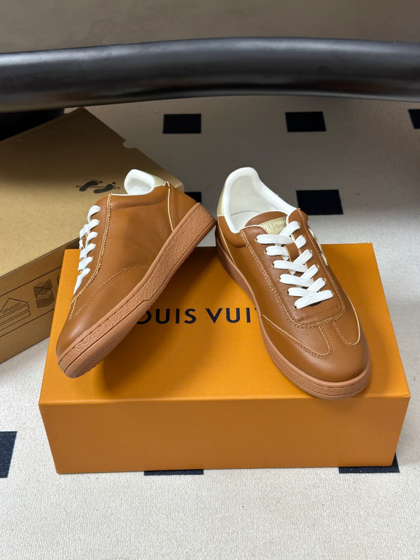 Women's Sneakers LOUIS VUITTON 18340952