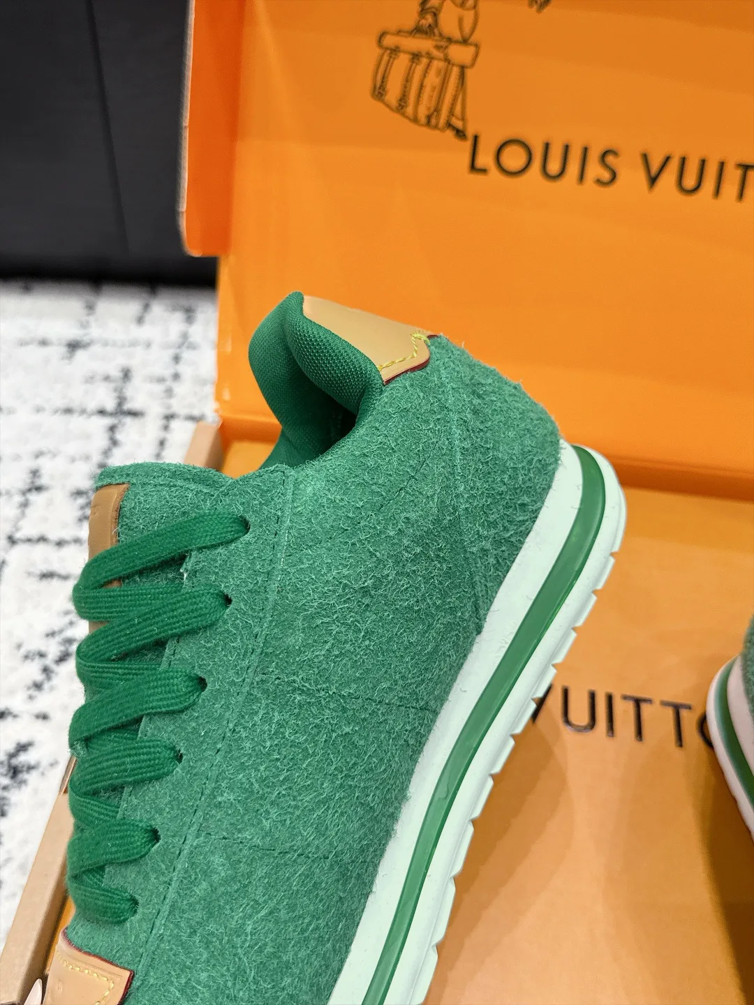 Women's Sneakers LOUIS VUITTON 18406461