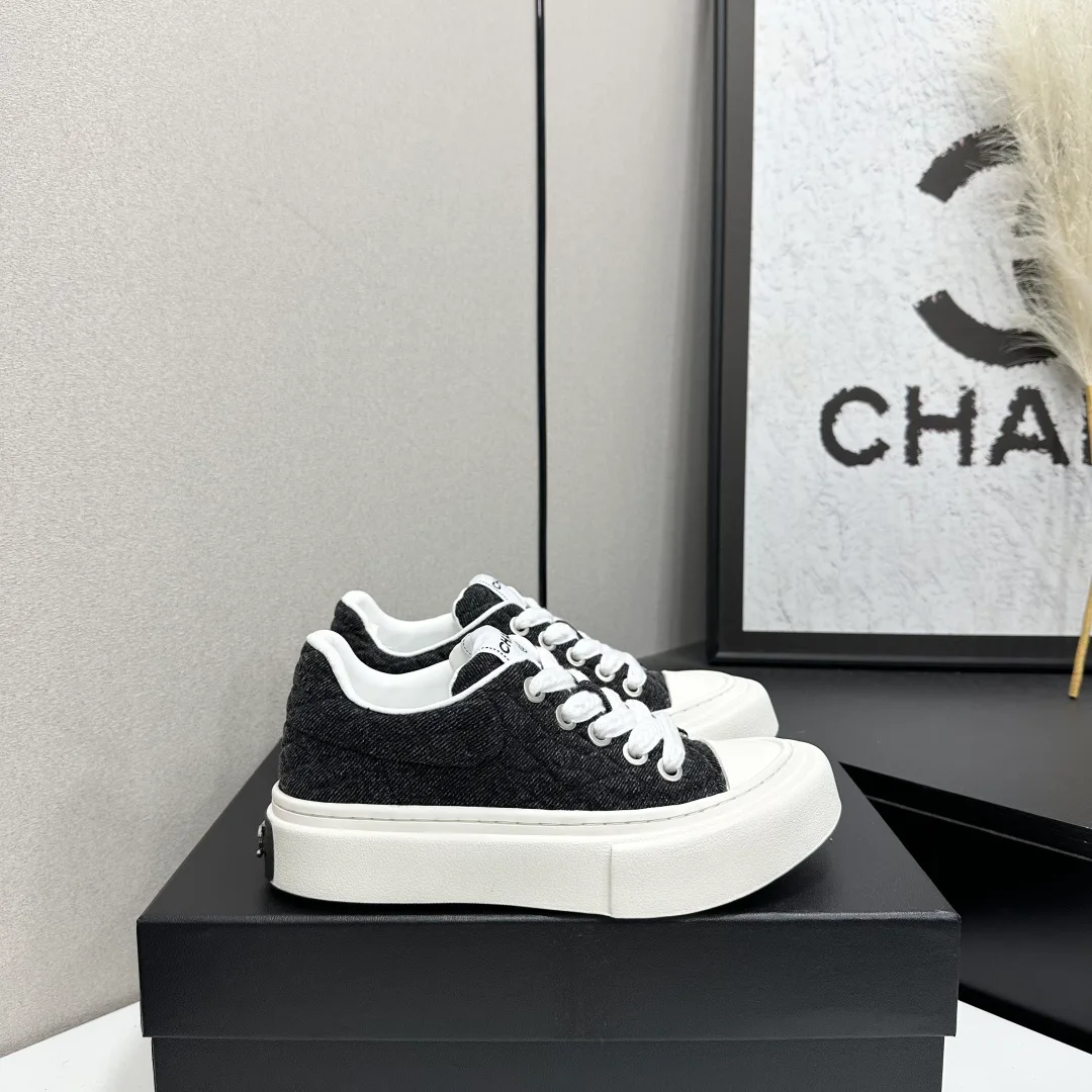 Women's Sneakers CHANEL 17825113