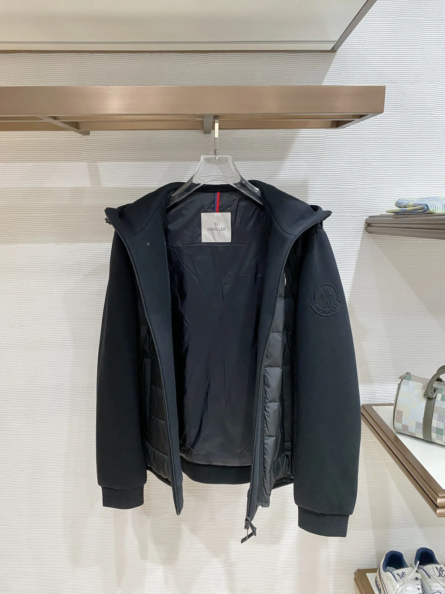 Men's Jackets And Down Jackets MONCLER 18387379