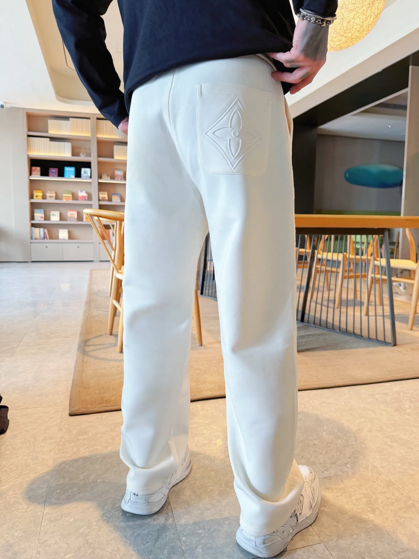 Men's Trousers LOUIS VUITTON 18345758