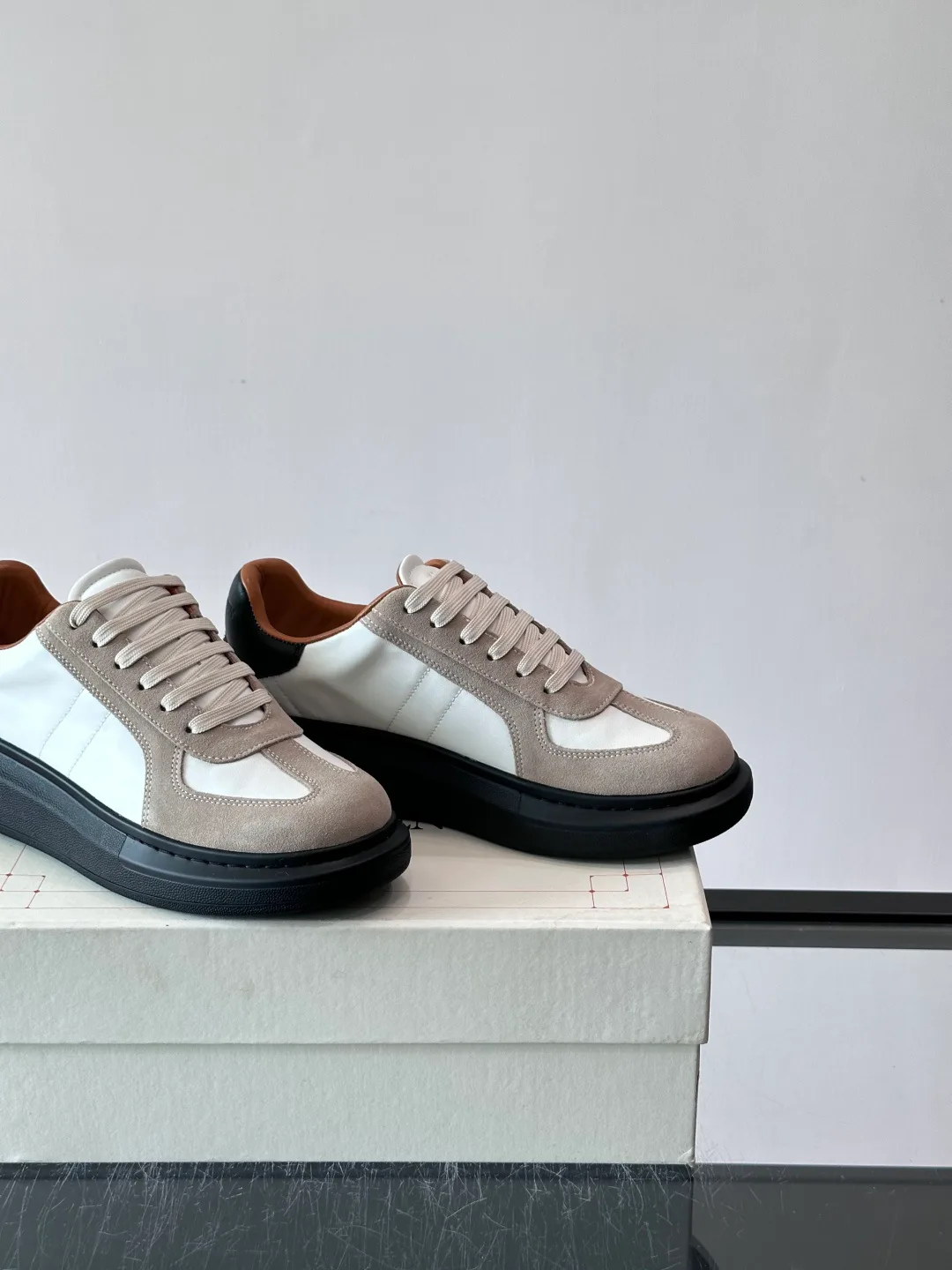 Women's Sneakers ALEXANDER MCQUEEN 17328777