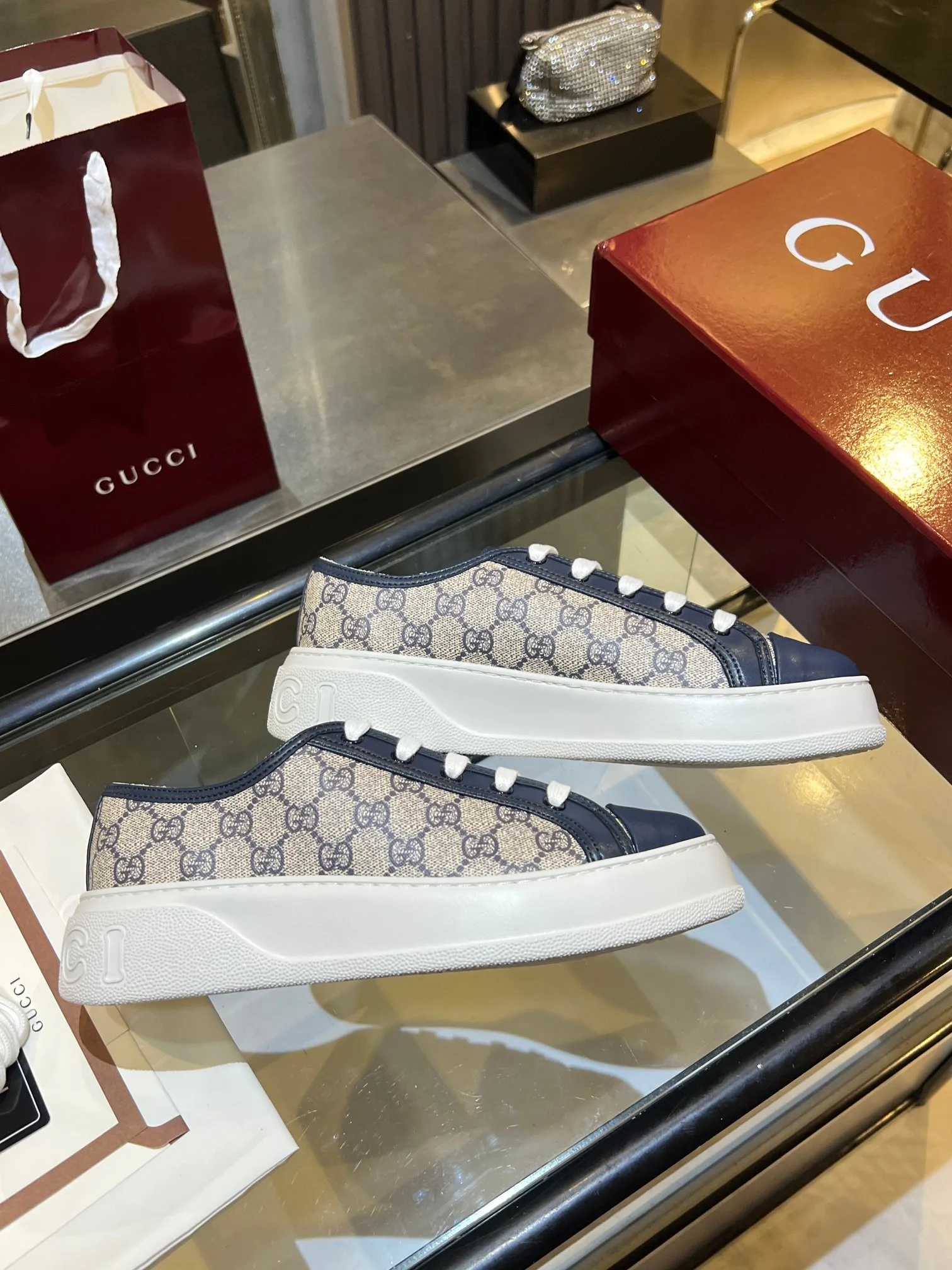 Women's Sneakers GUCCI 18465034