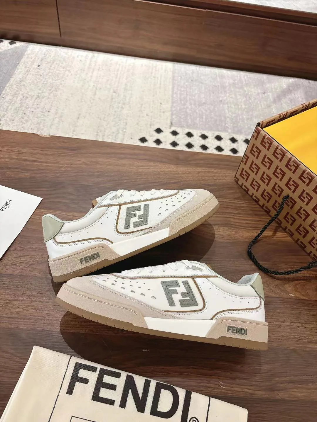 Women's Sneakers FENDI 18219519