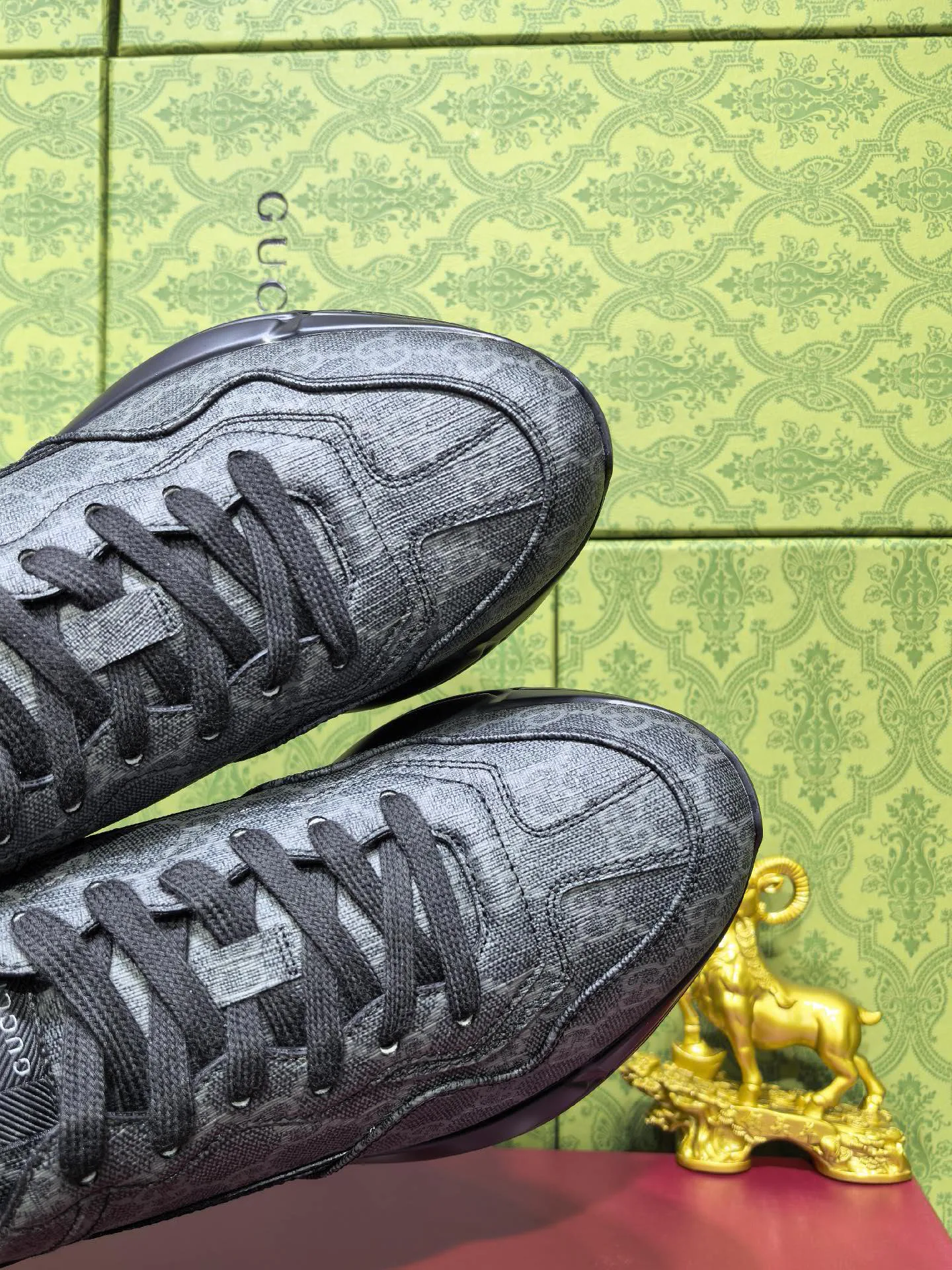 Women's Sneakers GUCCI 18039949