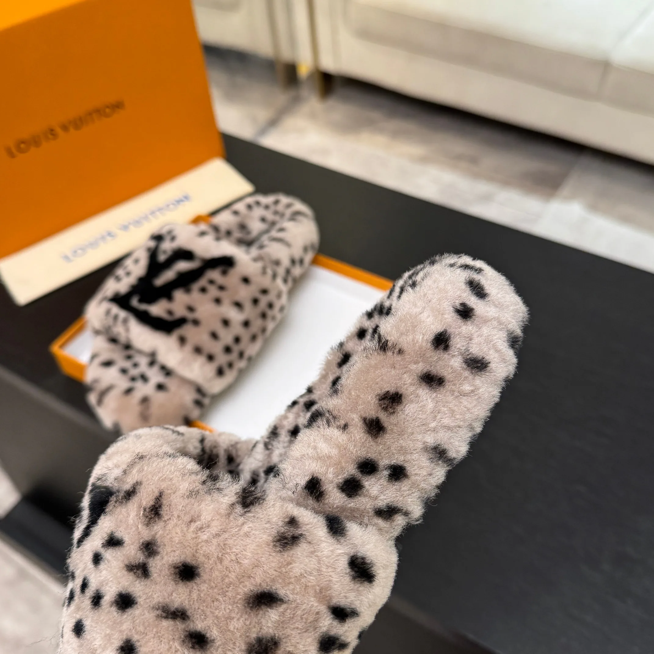 Women's Slippers LOUIS VUITTON 18062767