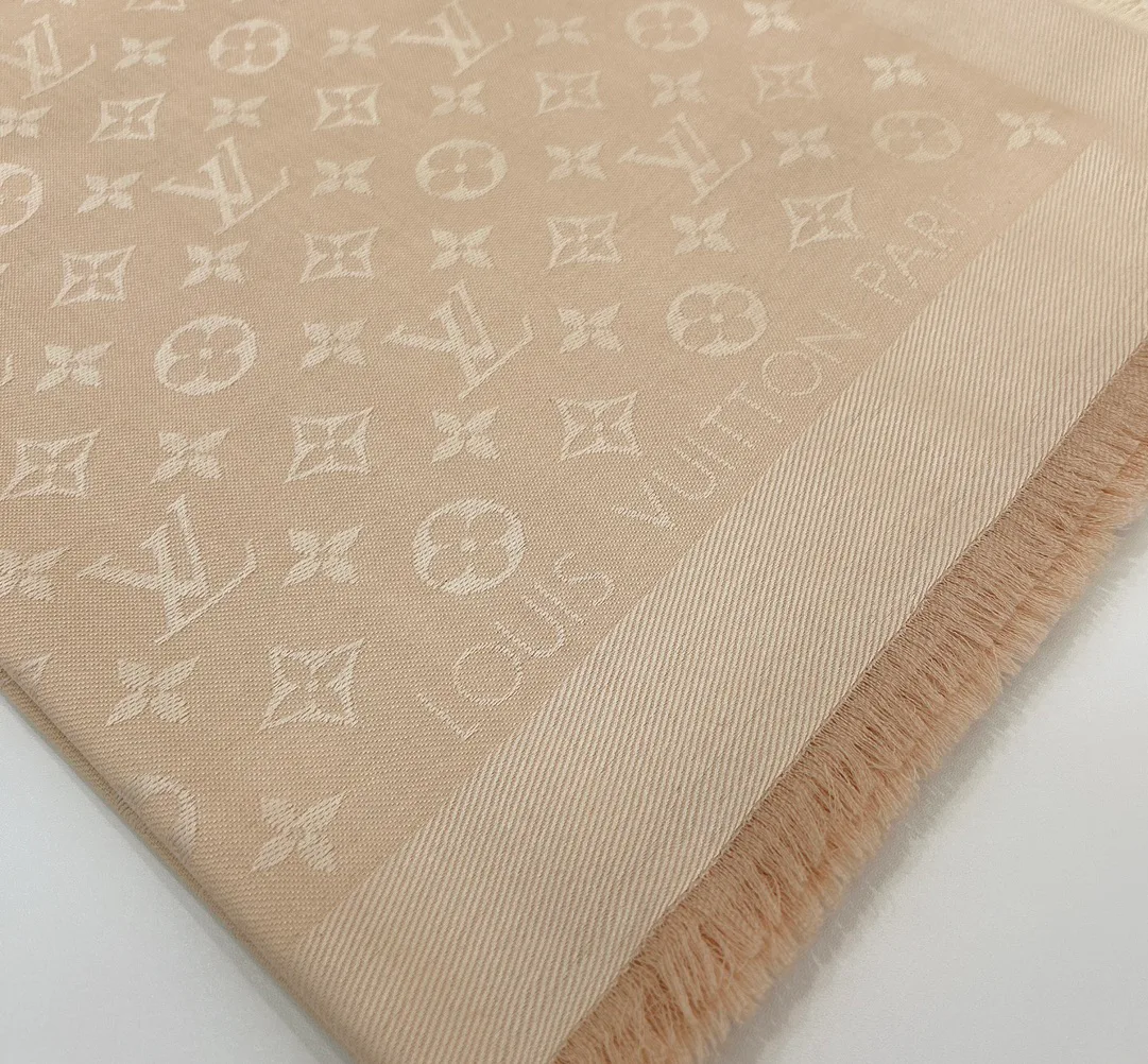 Scarves LOUIS VUITTON 18267585