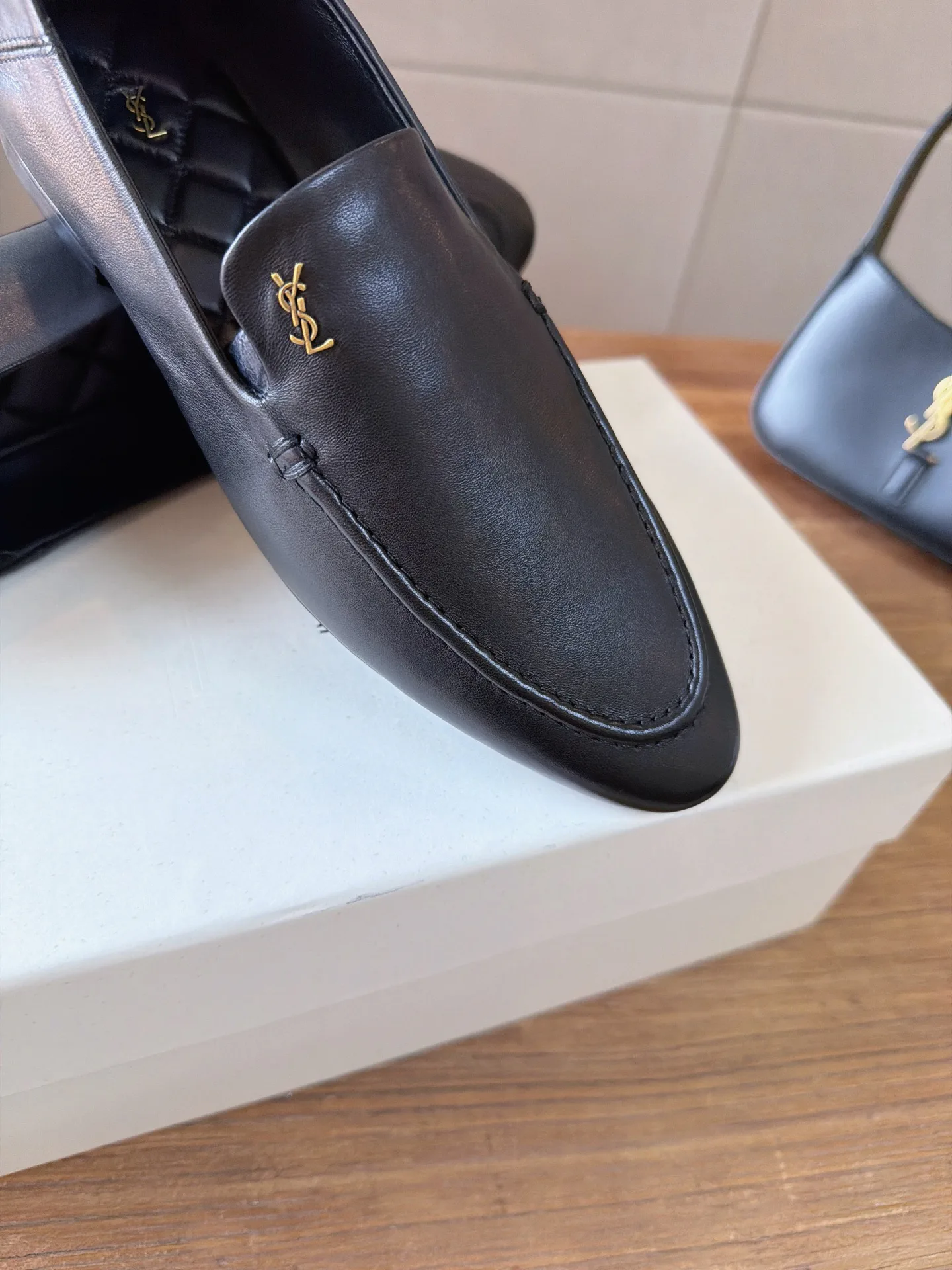 Women's Loafers And Moccasins SAINT LAURENT 18466599
