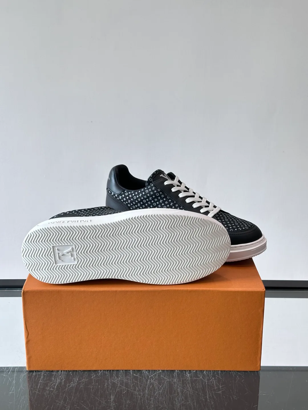 Women's Sneakers LOUIS VUITTON 18102291
