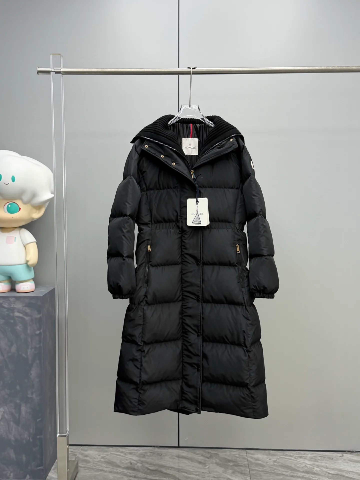 Women's Jackets And Down Jackets MONCLER 18111777