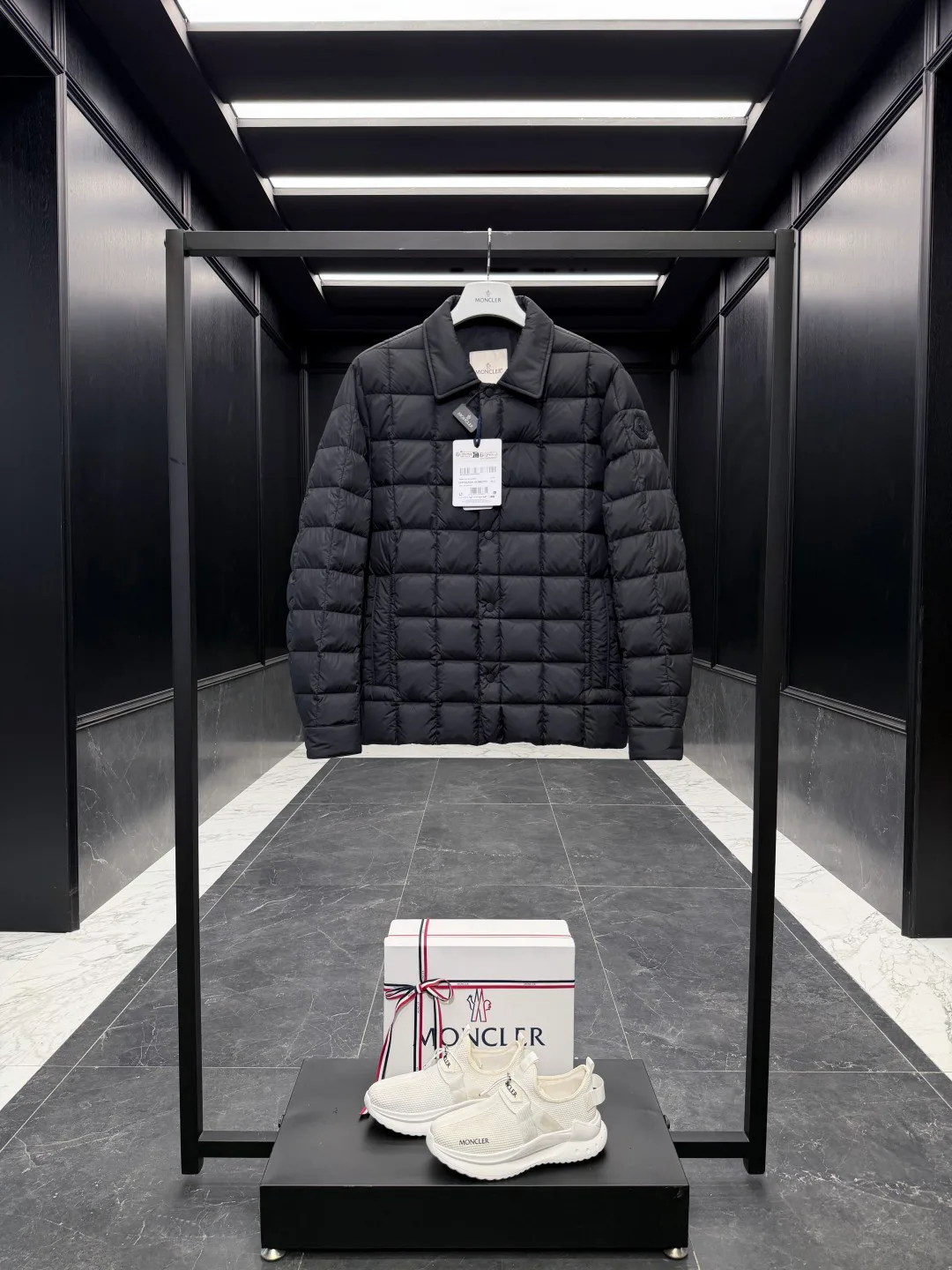 Men's Jackets And Down Jackets MONCLER 18416843