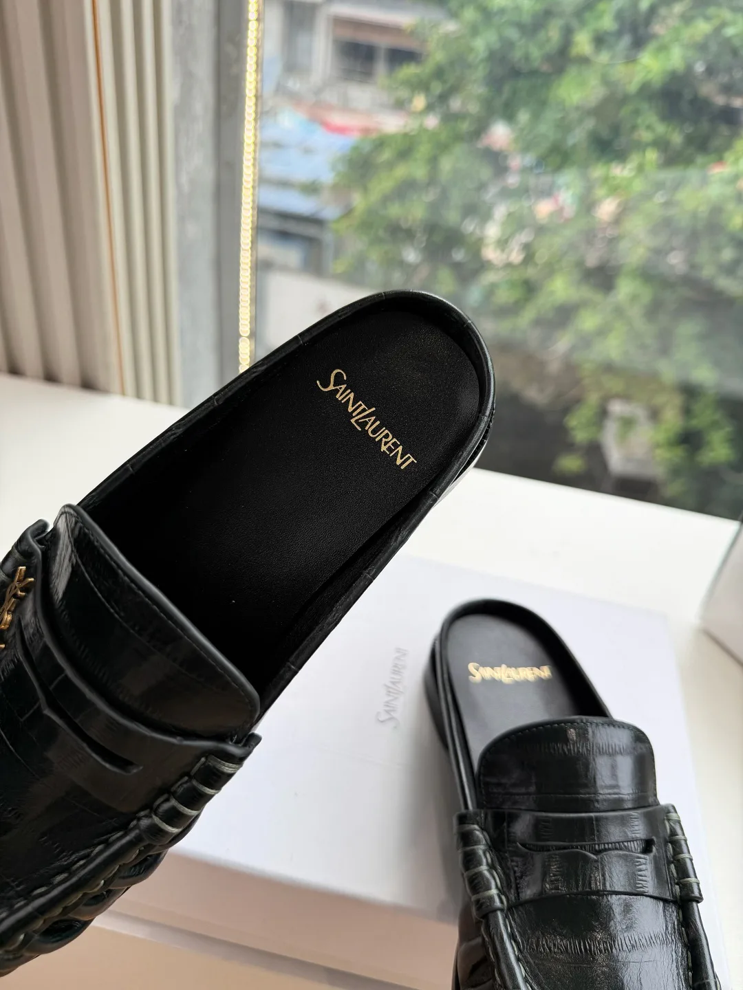 Women's Loafers And Moccasins SAINT LAURENT 16942699