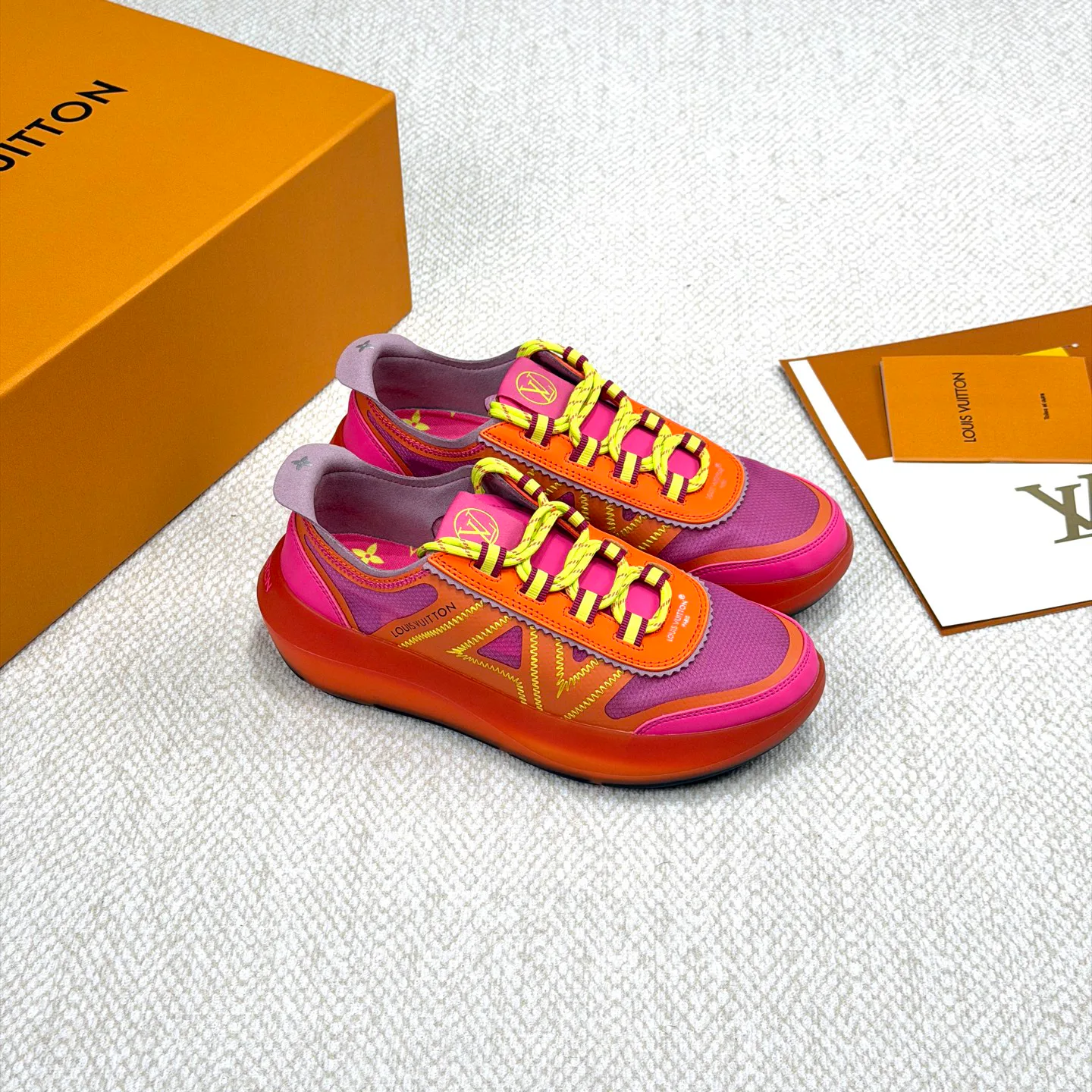 Women's Sneakers LOUIS VUITTON 18265148