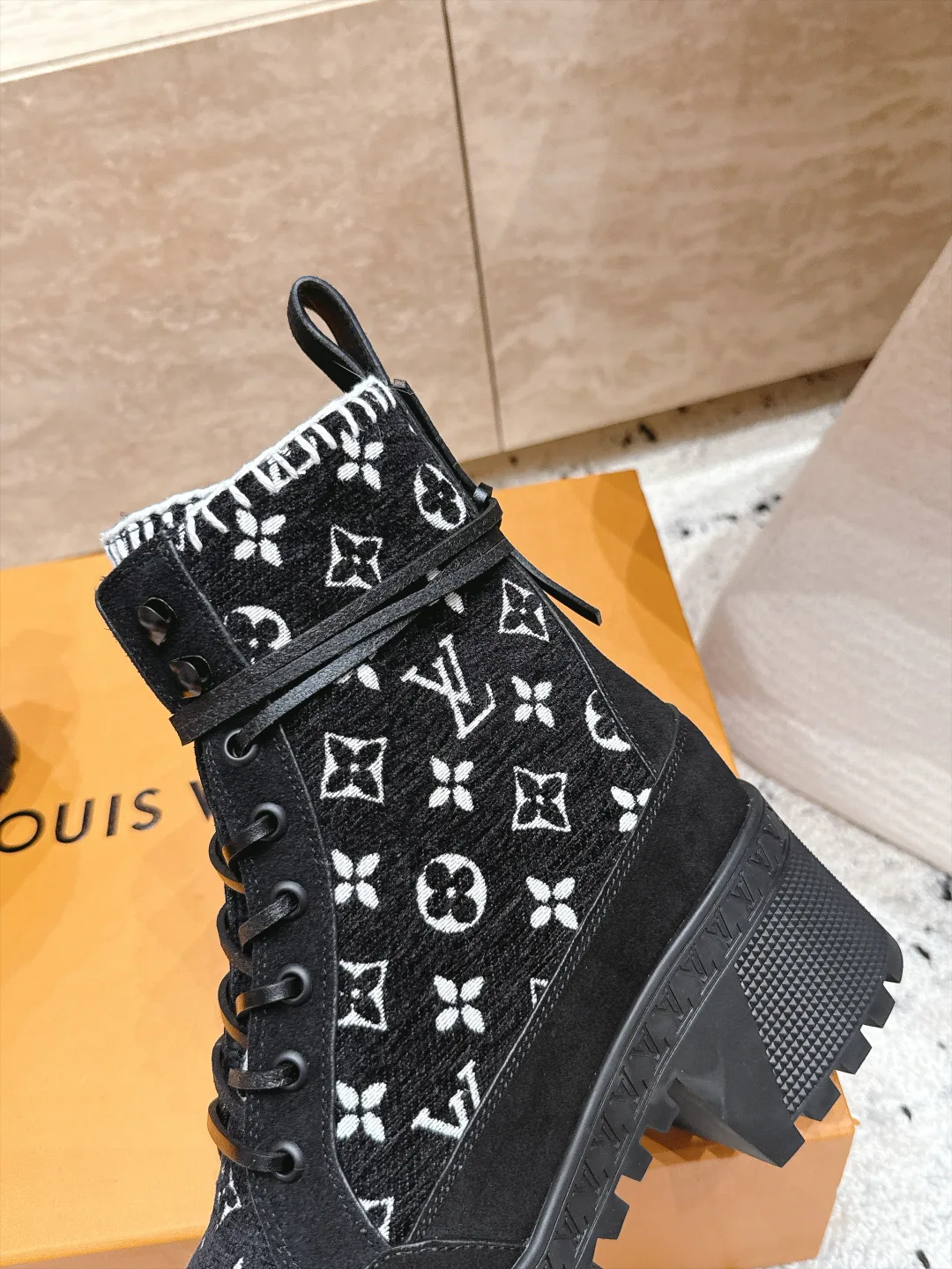 Women's Ankle Boots LOUIS VUITTON 18498035
