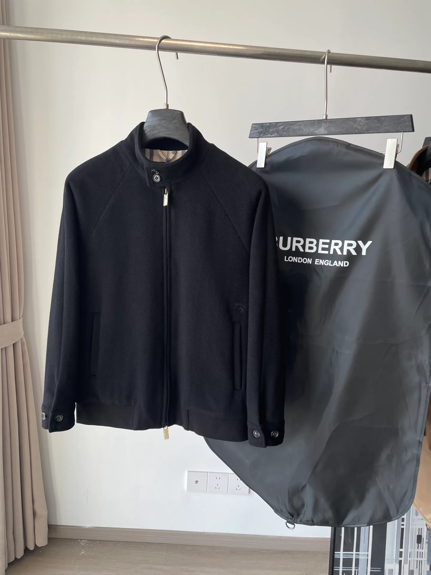 Men's Jackets And Down Jackets BURBERRY 18499539