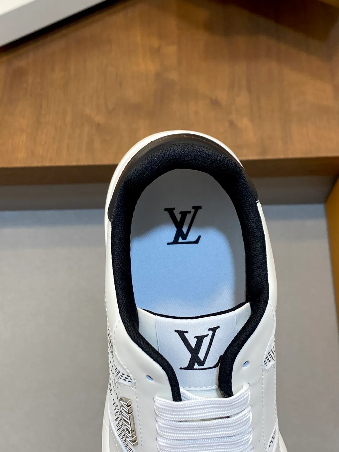 Men's Sneakers LOUIS VUITTON 18274585
