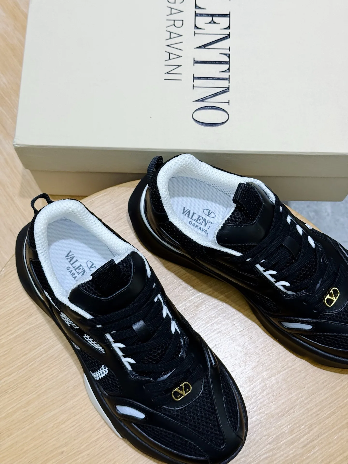 Men's Sneakers VALENTINO 18101552