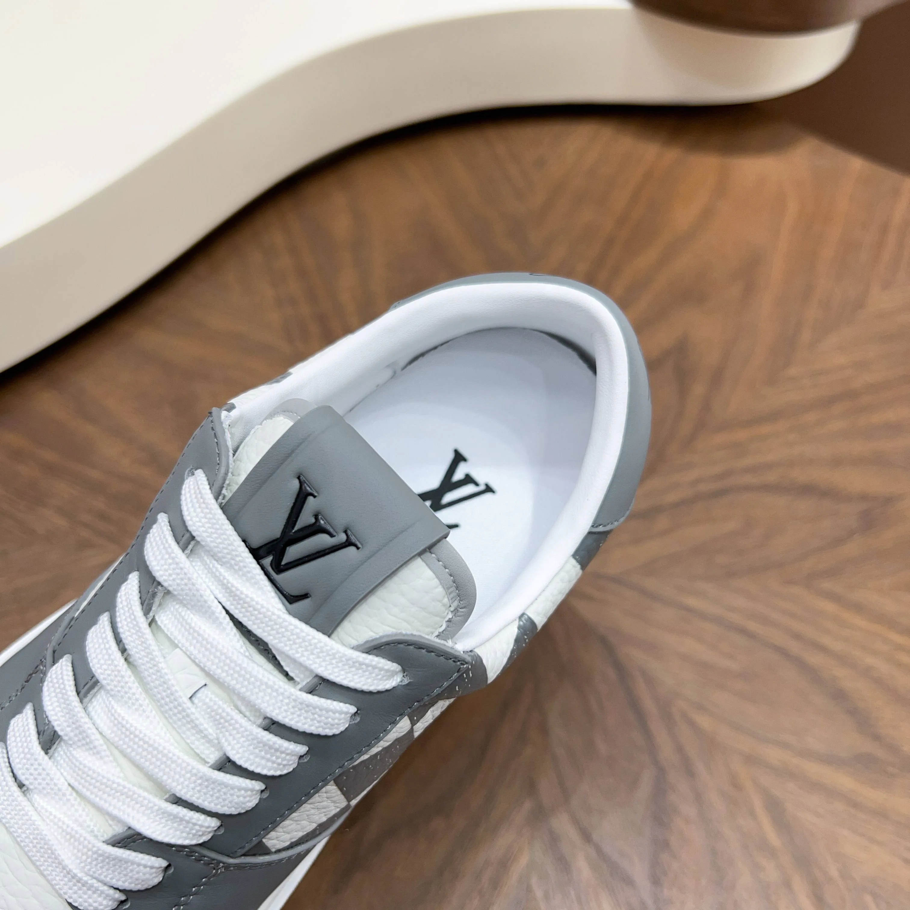 Men's Sneakers LOUIS VUITTON 18117104