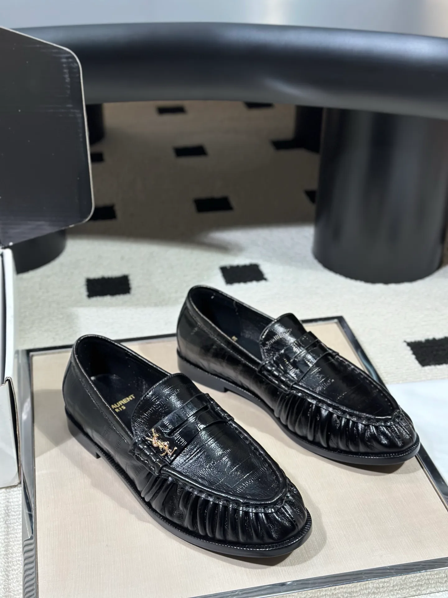 Women's Loafers And Moccasins SAINT LAURENT 18041767