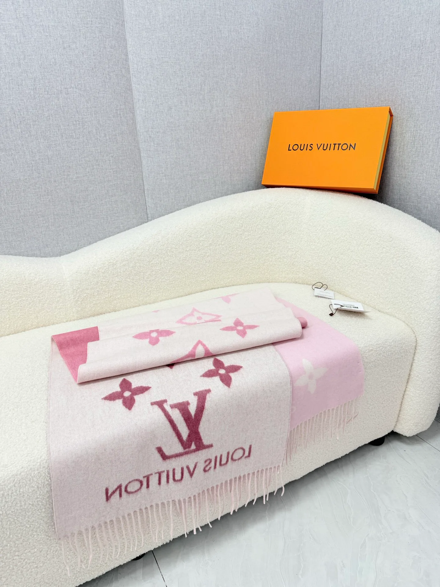 Scarves LOUIS VUITTON 18322328