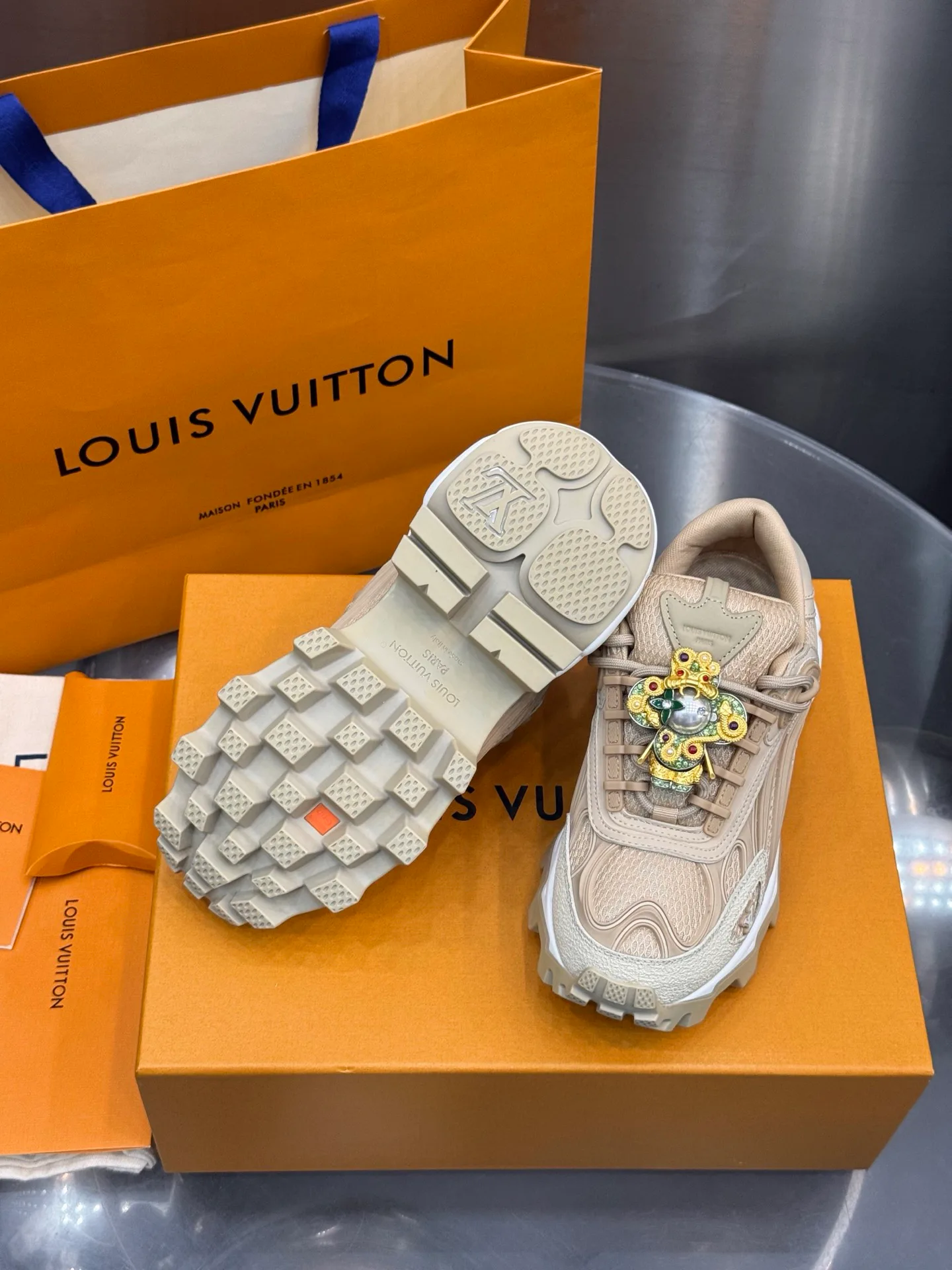 Women's Sneakers LOUIS VUITTON 18202598
