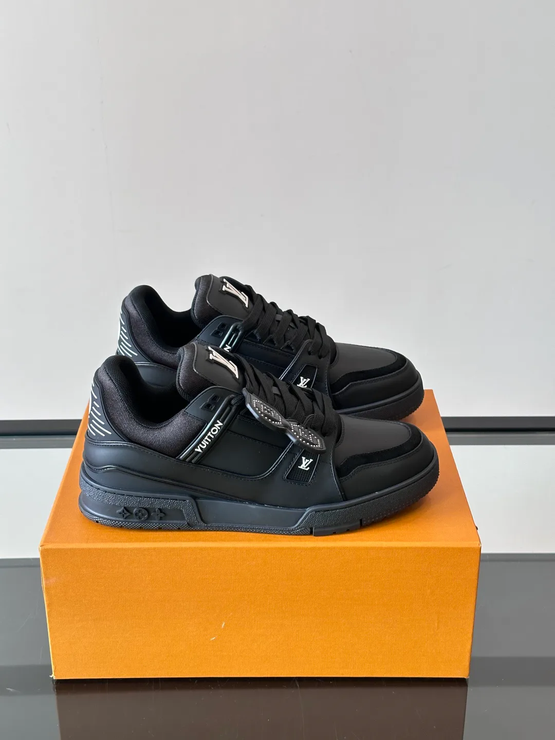 Men's Sneakers LOUIS VUITTON 17926953