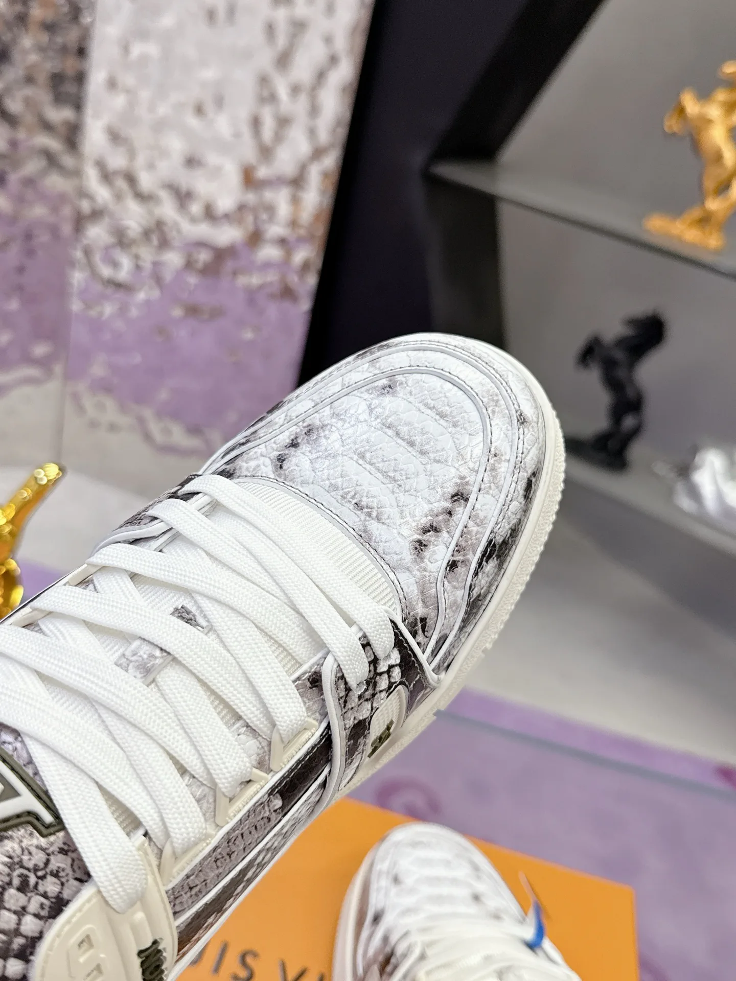Men's Sneakers LOUIS VUITTON 17530407