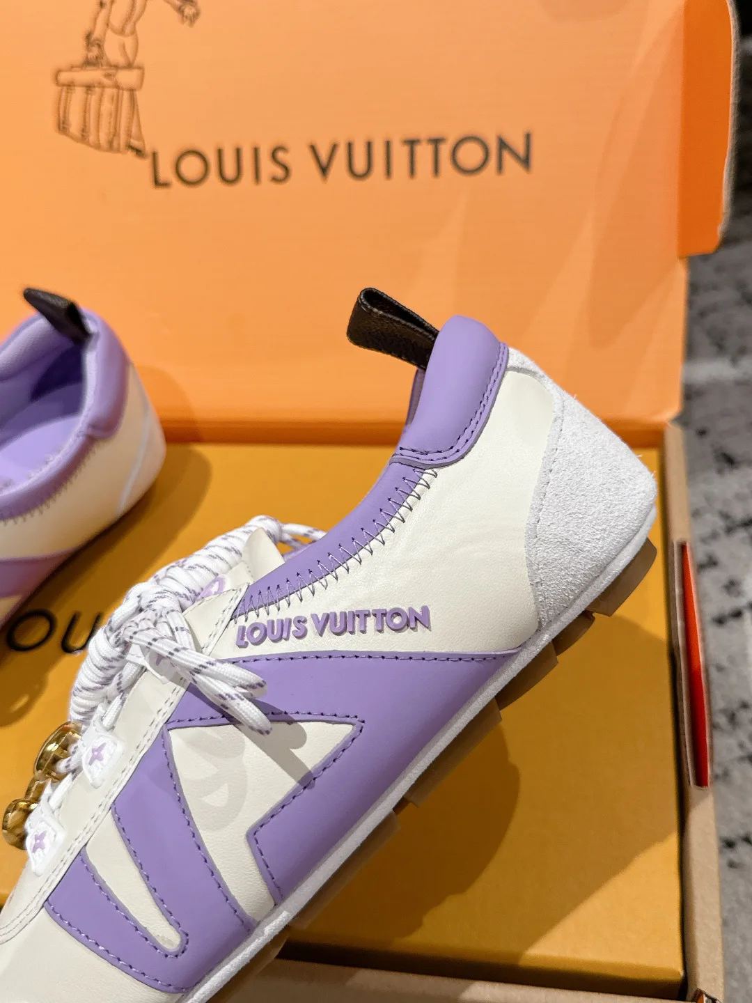 Women's Sneakers LOUIS VUITTON 18409719