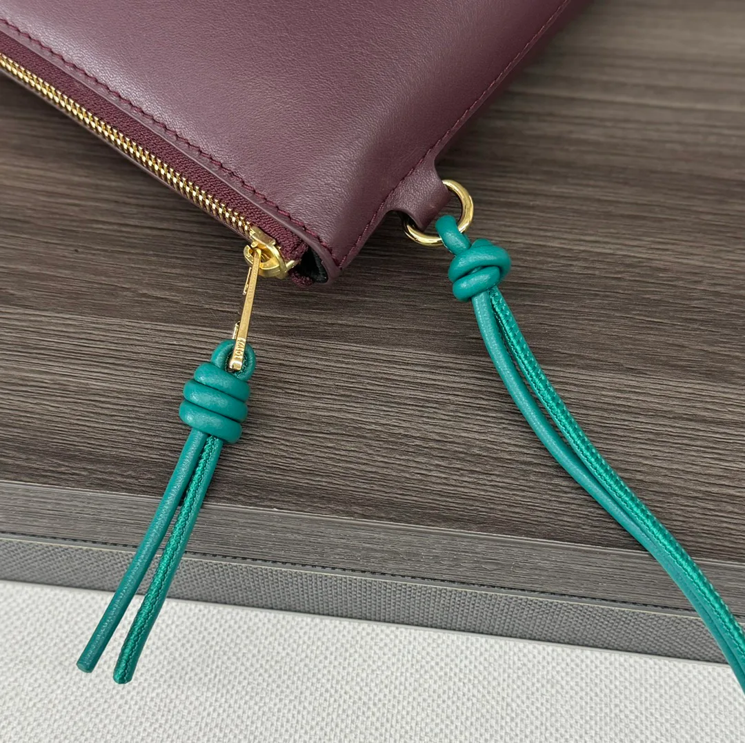 Women's Clutches LOEWE 18116461