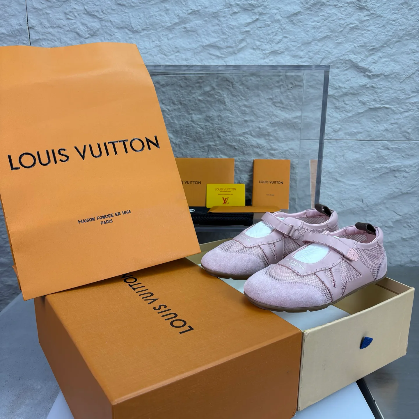 Кроссовки Женские Louis Vuitton 18656663
