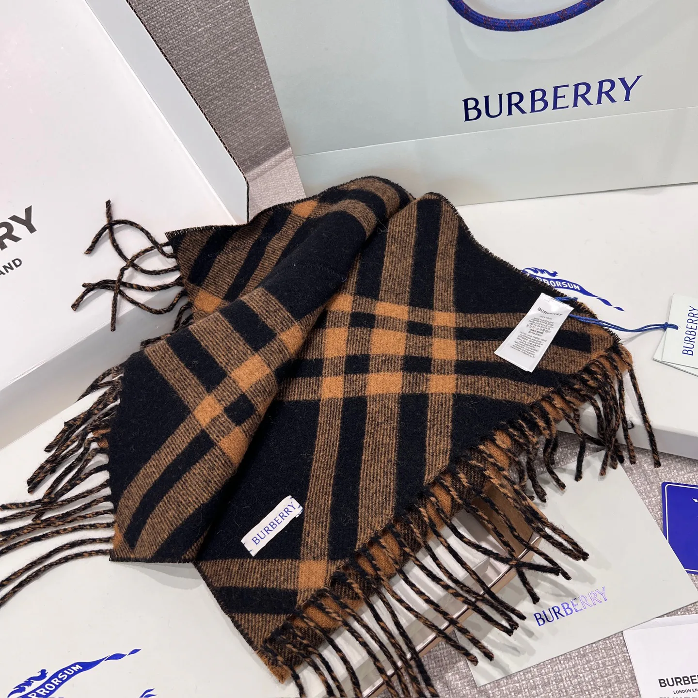 Scarves BURBERRY 17945527