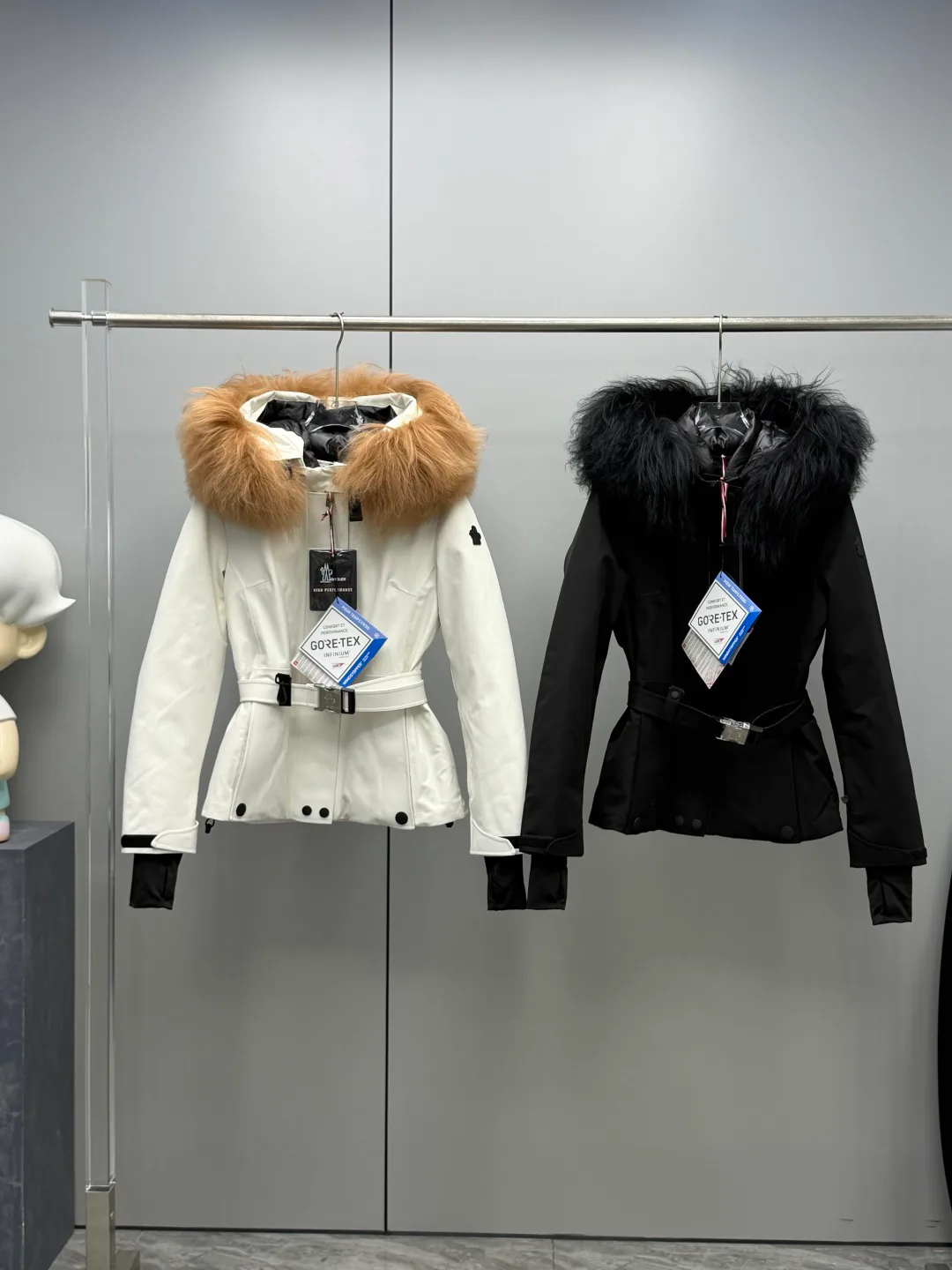 Women's Jackets And Down Jackets MONCLER 17855367