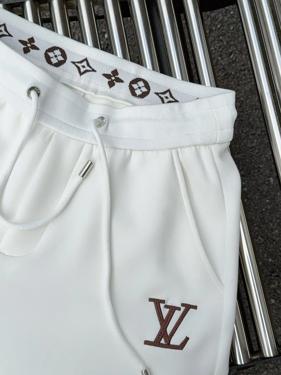 Women's Trousers LOUIS VUITTON 18178461
