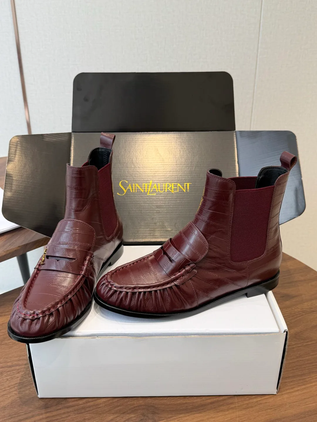 Women's Loafers And Moccasins SAINT LAURENT 18182790
