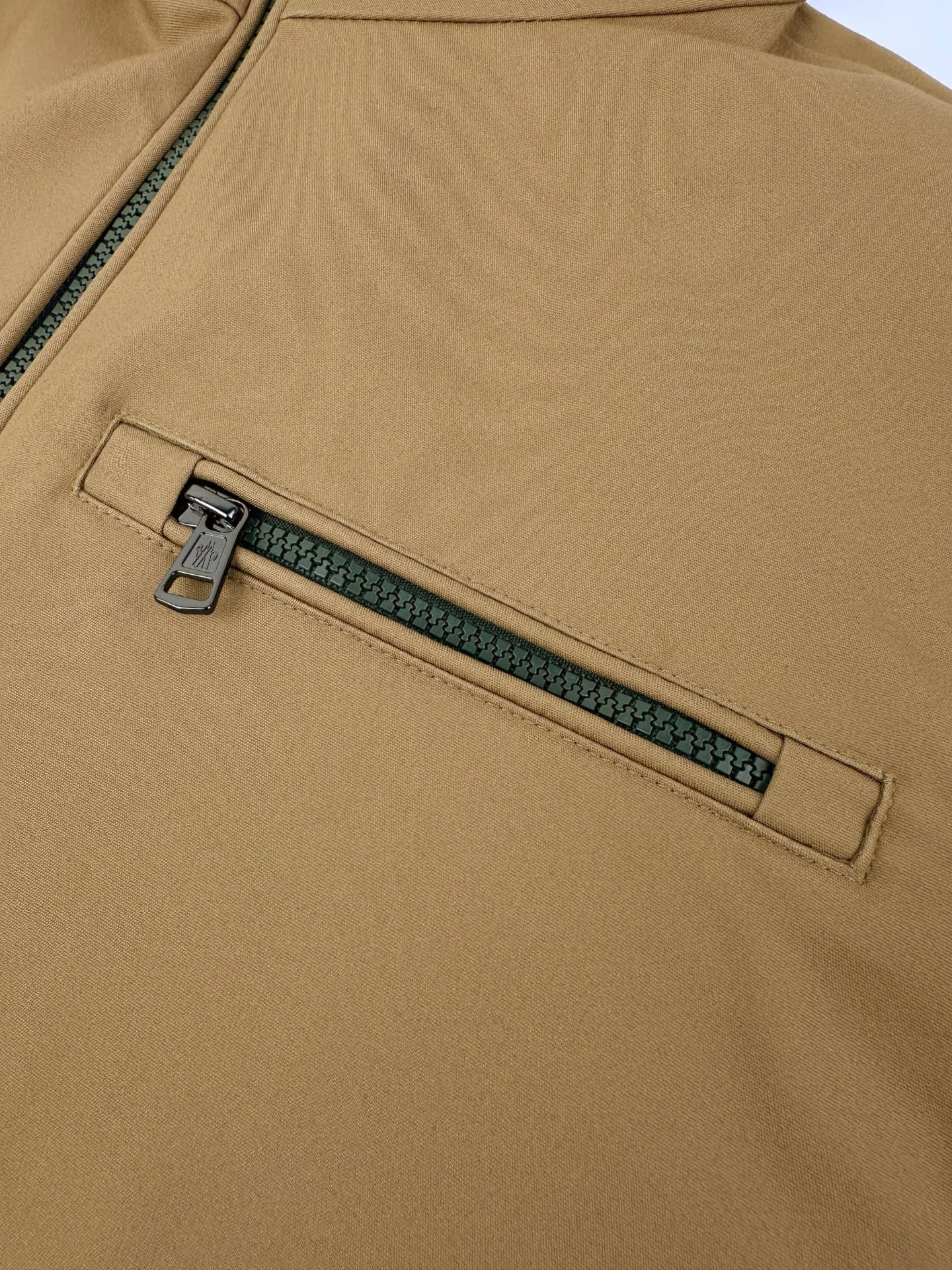 Women's Jackets And Down Jackets MONCLER 18487132