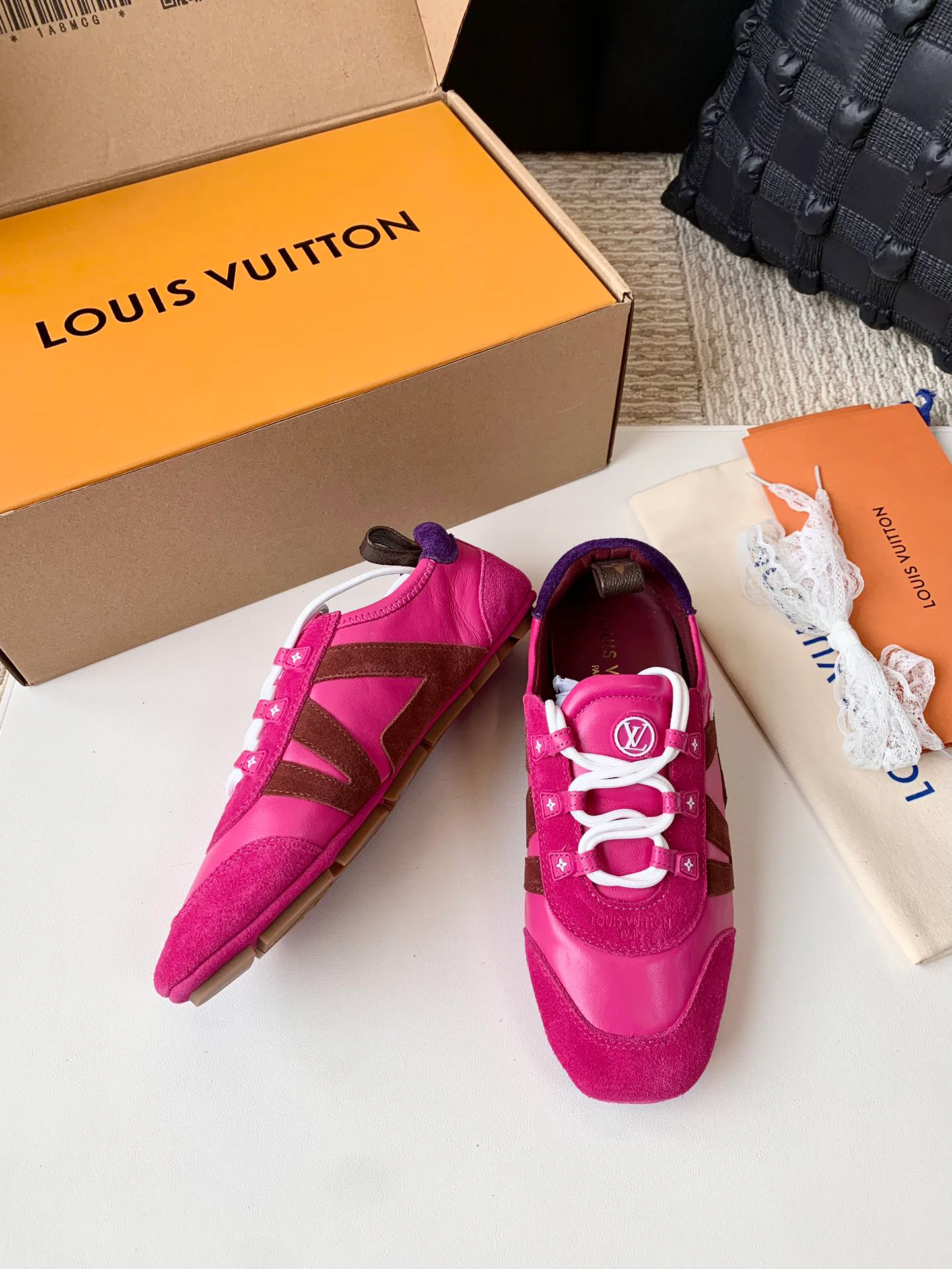 Women's Sneakers LOUIS VUITTON 17753810
