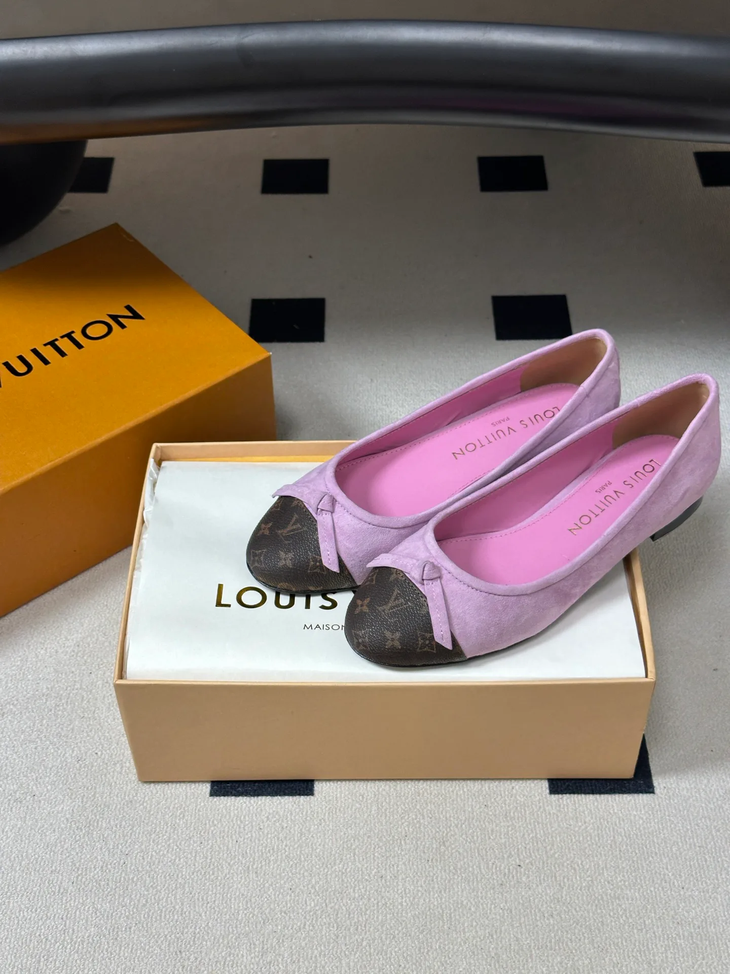 Women's Ballet Flats LOUIS VUITTON 18049408