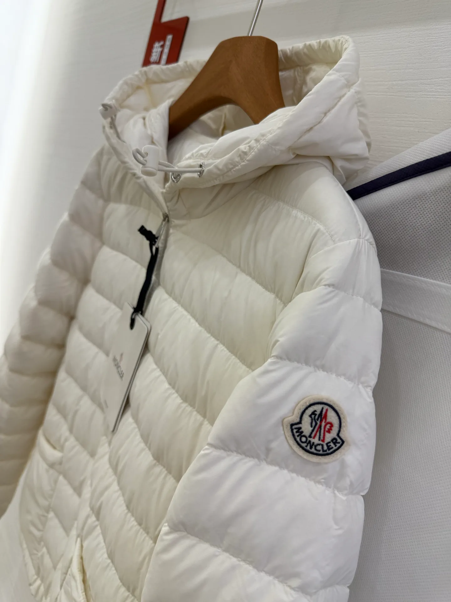 Women's Jackets And Down Jackets MONCLER 18043436