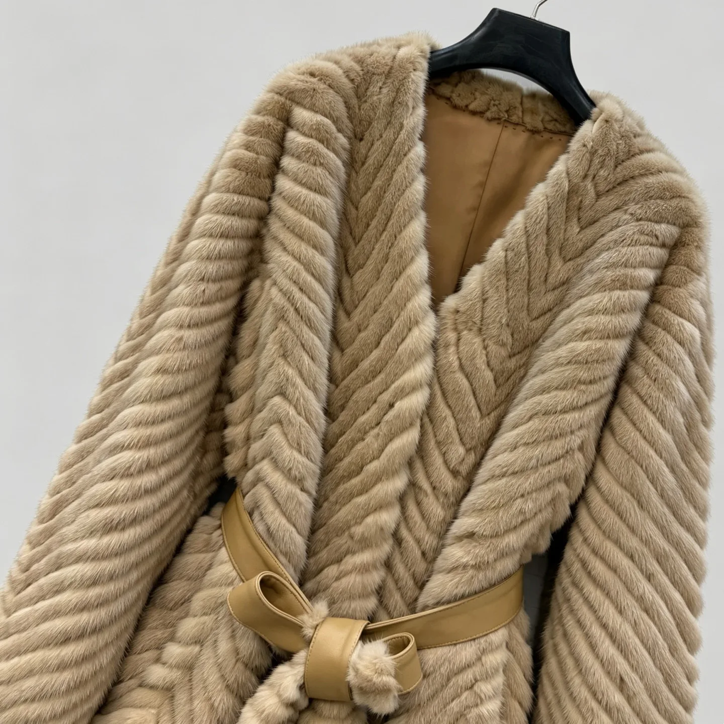 Women's Fur Coats FENDI 18417105